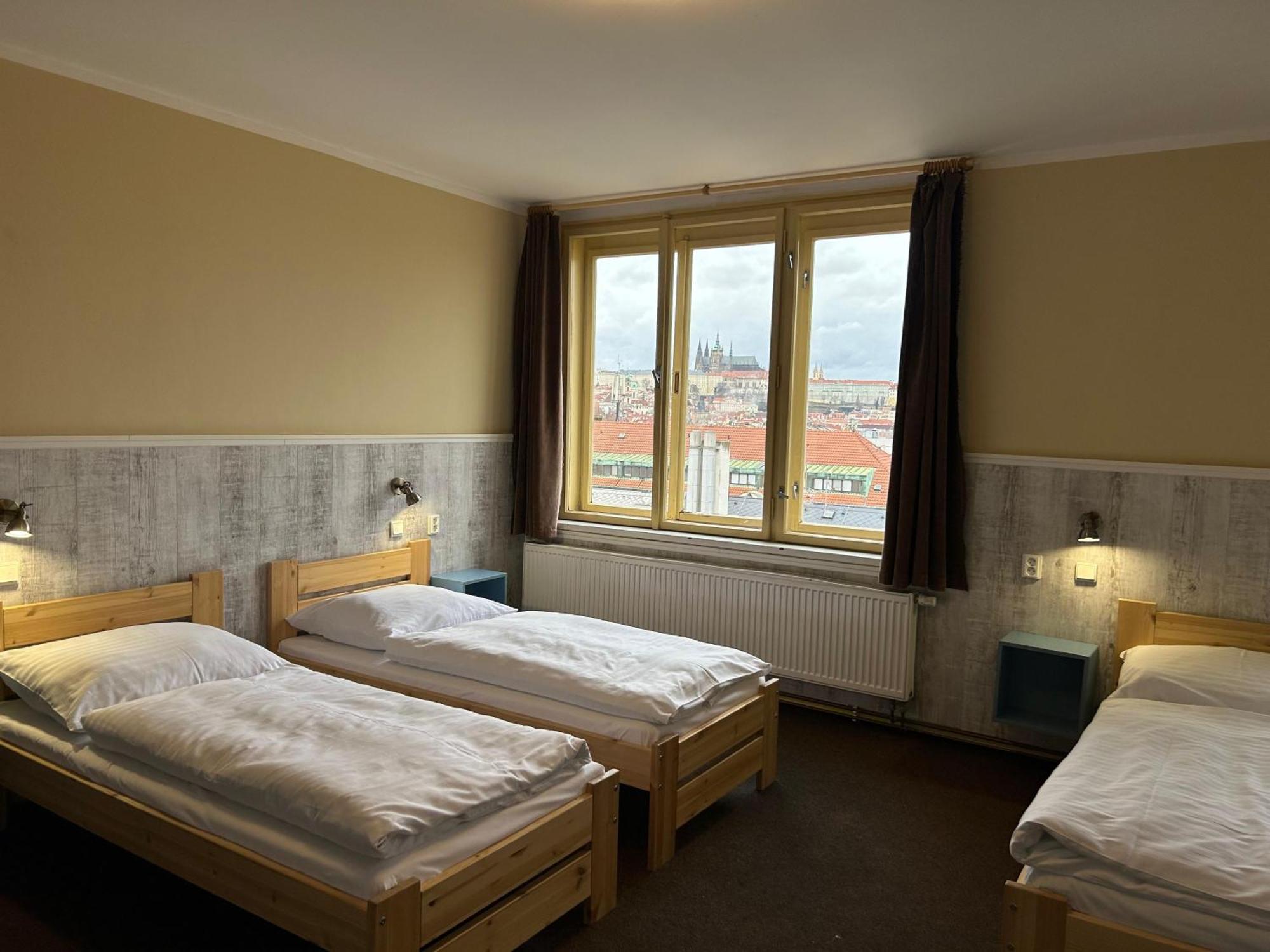 Hostel Downtown Praha Bagian luar foto