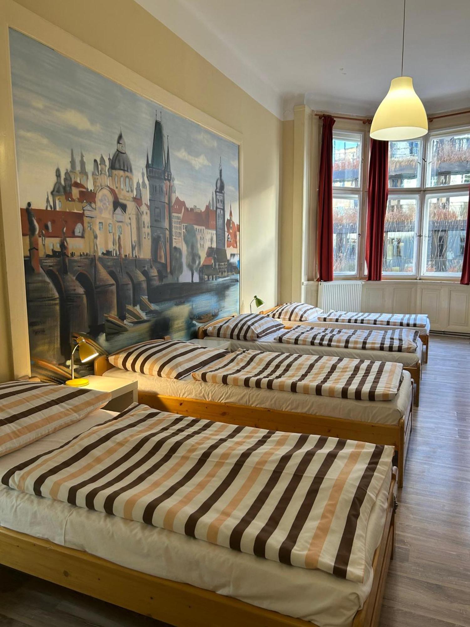 Hostel Downtown Praha Bagian luar foto